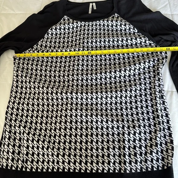 Willow Creek women’s plus 3X lightweight houndstooth sweater. - Picture 6 of 11